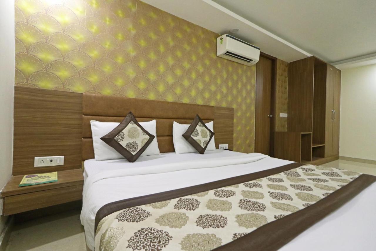 Hotel D'Capitol - Delhi Airport New Delhi Exterior photo
