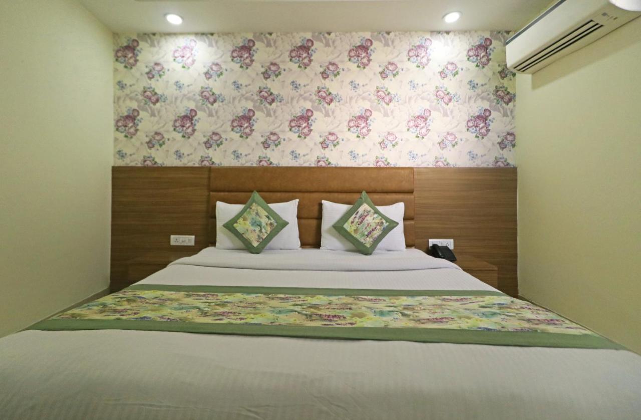 Hotel D'Capitol - Delhi Airport New Delhi Exterior photo