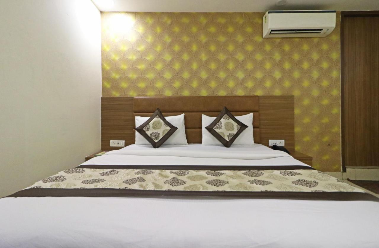 Hotel D'Capitol - Delhi Airport New Delhi Exterior photo