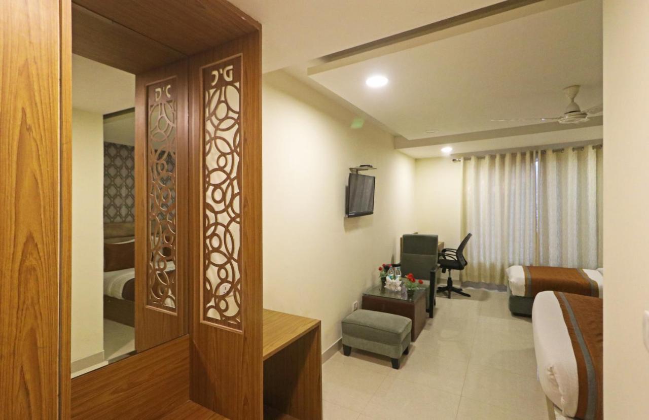 Hotel D'Capitol - Delhi Airport New Delhi Exterior photo
