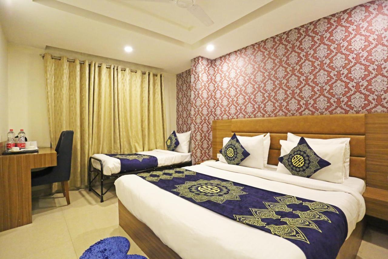 Hotel D'Capitol - Delhi Airport New Delhi Exterior photo